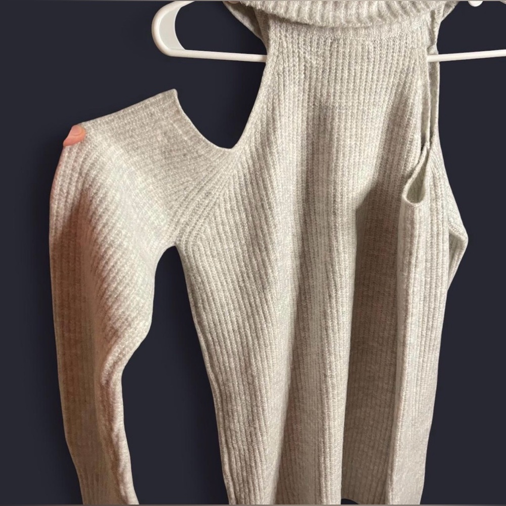 Hem & Thread Off-Shoulder Sweater in Light Gray